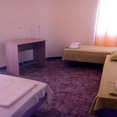 диана дик Hotel