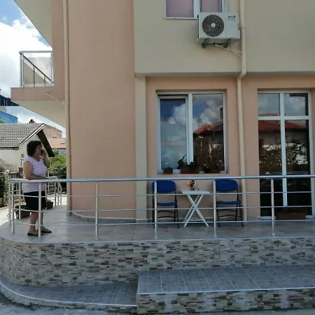 диана дик Хотел